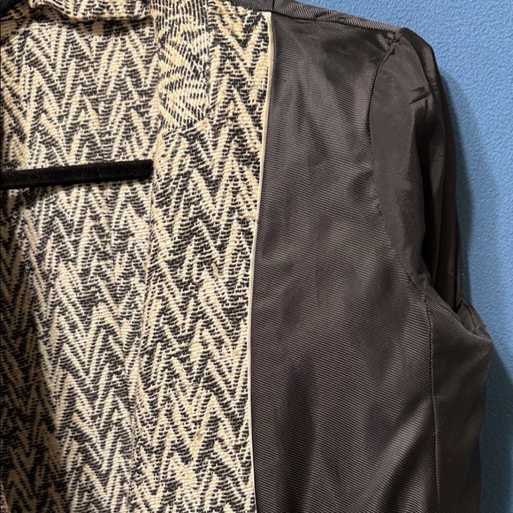 Banana Republic Black and White Chevron Blazer - Picture 13 of 16